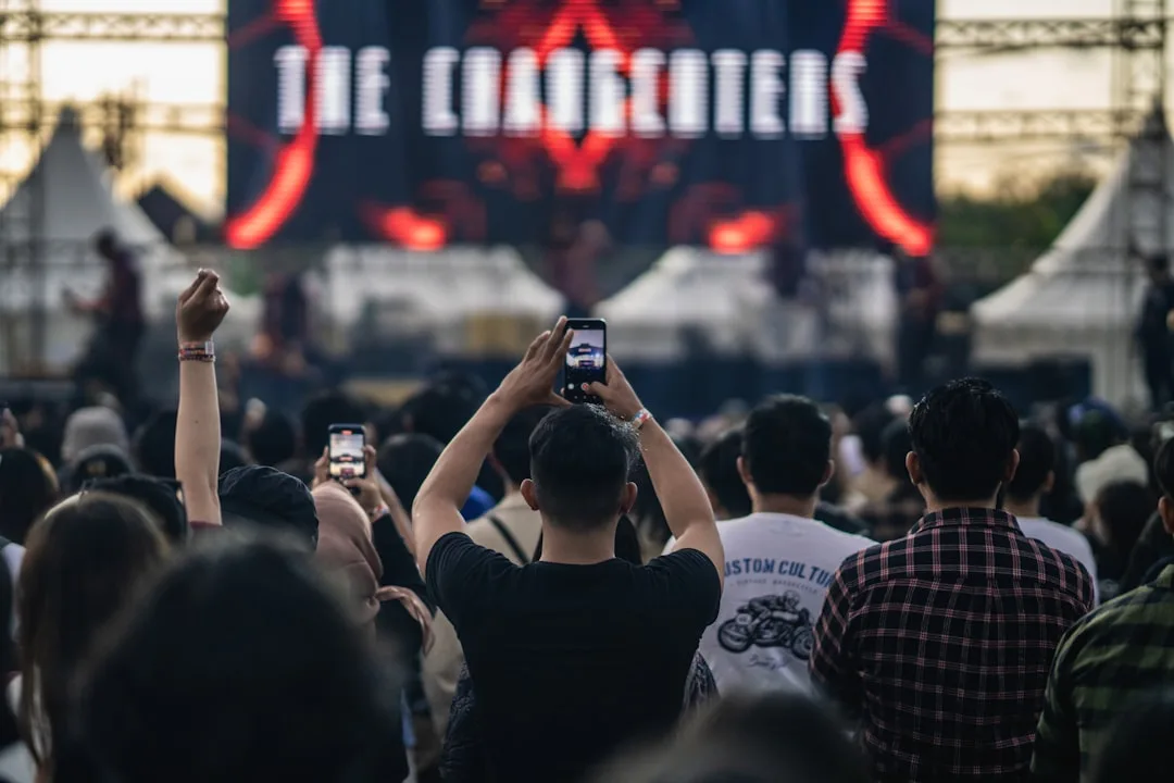 dj interacting with fans online