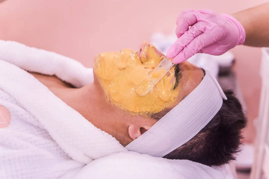 Décolleté and Face Massage: Your Realistic Timeline from Beginner to Confident Practitioner